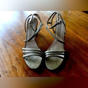 Gold sandals. 3.5 inches heels. In excellent condition.